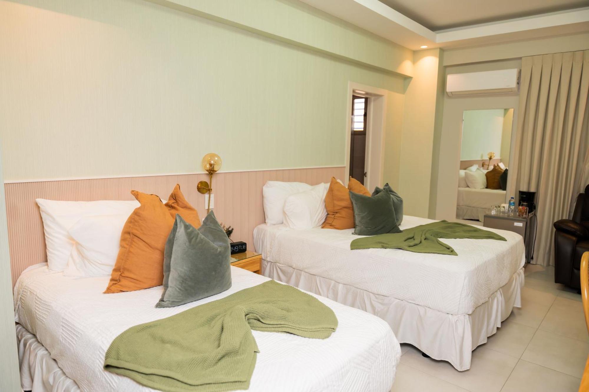 Hotel Stay Here Suites Santo Domingo Buitenkant foto